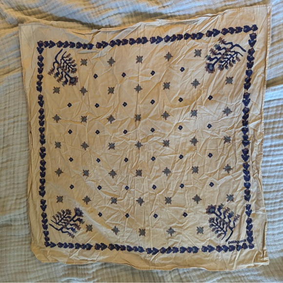 Patagonia Bandana - Picture 2 of 3
